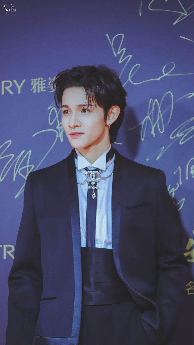 DeerMuel0117's tweet photo. 181217 嘉人中国风超级盛典
YOU ARE MEY JEWEL BOX

@bravepunch0117 
#Samuel #KimSamuel #사무엘 https://t.co/aX2Nsalh5c