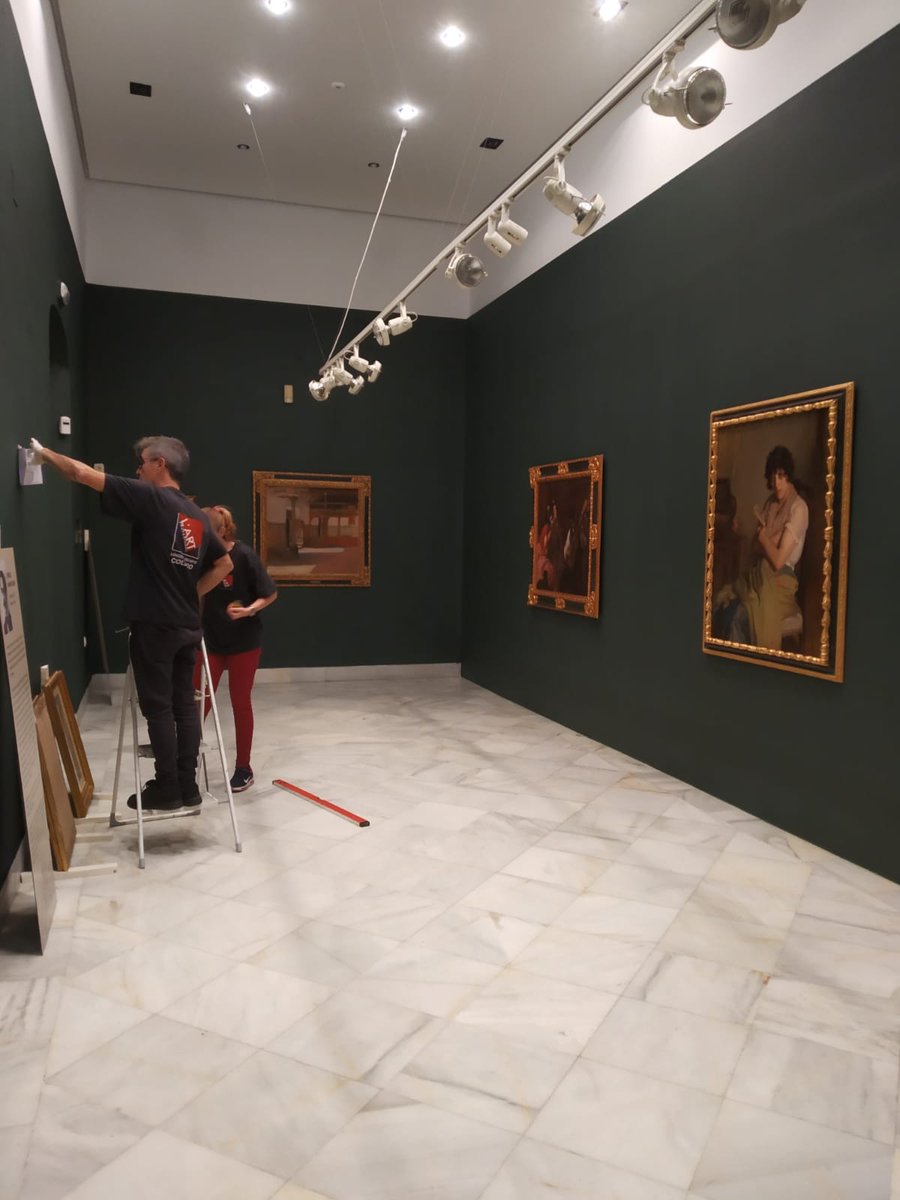 EspaciodearteSC's tweet photo. Montaje de la exposición en Ceuta "maestros y coetáneos de Bertuchi de la Casa Asjaris". 
Se podrán contemplar hasta el 9 de marzo de 2019, en el Museo de Ceuta, obras de pintores como Eduardo Guerra, José Larrocha, Rafael Latorre, José Ruiz de Almodovar entre otros... https://t.co/OL79yzZUB5