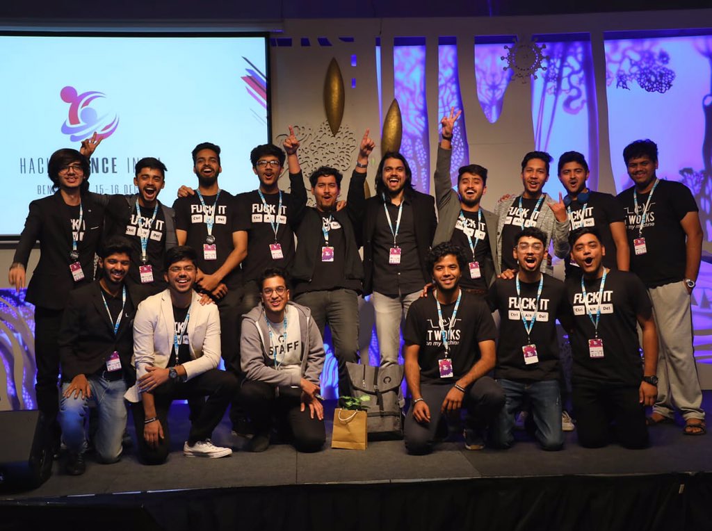 im_robinsingh's tweet photo. Hami the jo ruke nahi 
Kyoki boss #ruknatohhaihinahi 🔥
The crew who pulled off the #hackferenceindia 2018 successfully..💯
#crew #crewgoals #hackferenceindia #community #developer #hackathon #digitalnomad #sobengaluru #hacks #hacker #story #officespace #2days1night https://t.co/8nsGqoEwrM