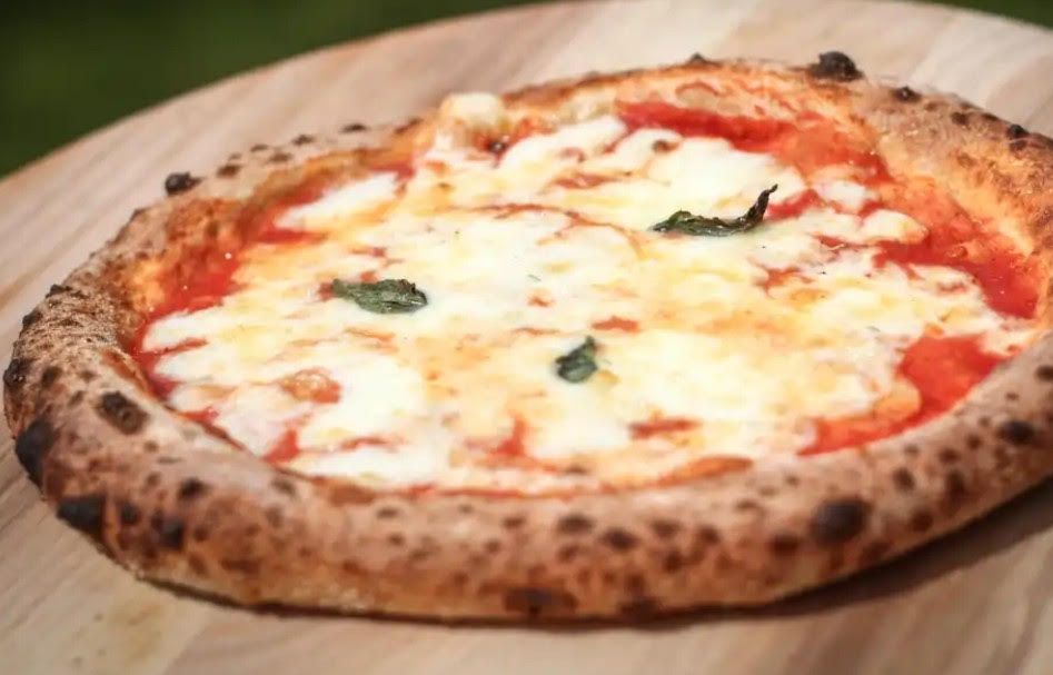 Foodies at <a href="/PiccadillyPlace/">PiccadillyPlace</a> you're in for a treat! <a href="/WoodstockPizza/">Woodstock Pizza</a> will be serving from 11:30-2:30 today 🍕😋 #StreetFood #FoodTruck
<a href="/TheGymGroup/">The Gym Group</a> @dawsonsmusic <a href="/NatWest_Help/">NatWest</a> <a href="/HotelTownhouse/">Townhouse Hotel</a> <a href="/satanshollow/">Satans Hollow</a> <a href="/Cruz101Official/">Cruz 101 Manchester</a> <a href="/Genting_Casinos/">Genting Casinos</a>