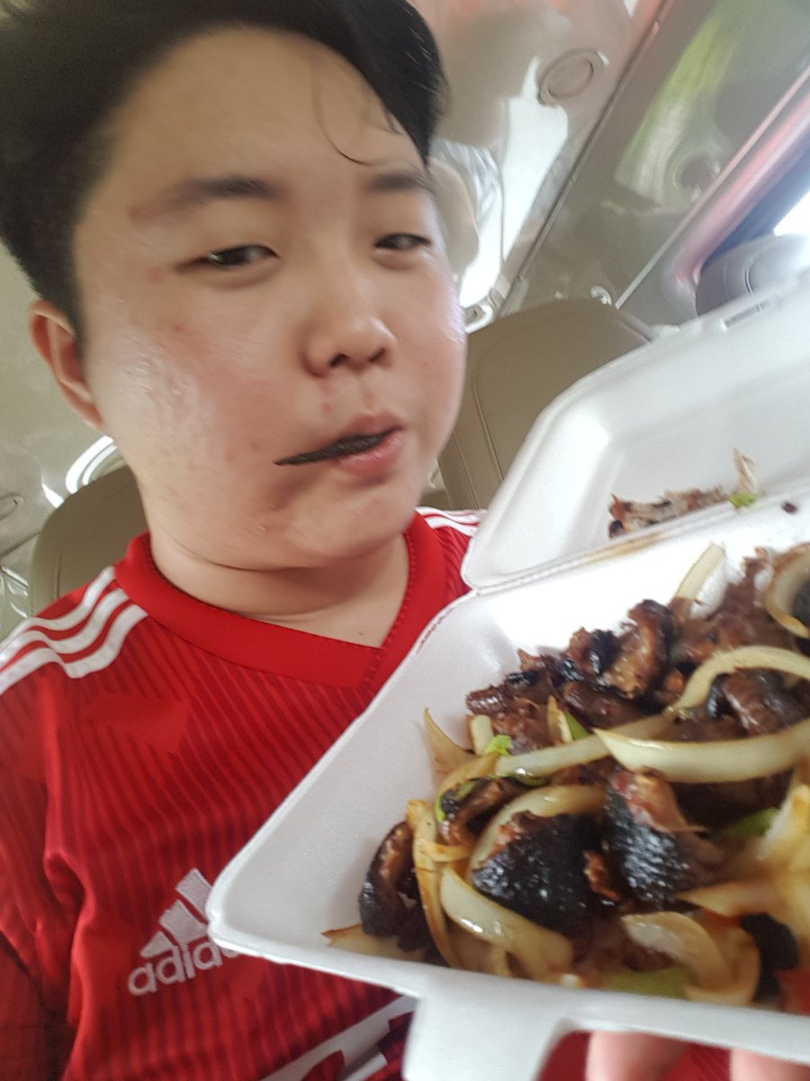 kimsam1999's tweet photo. Look a friendly snake https://t.co/uZtu4zvJTz