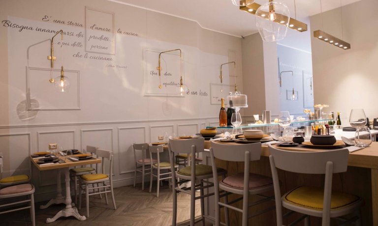 identitagolose's tweet image. Le poliedriche tentazioni de L’Île Douce.
Il pasticciere trentenne Fabrizio Barbato conquista Milano con i suoi dolci di ispirazione francese. Ma anche la boulangerie... identitagolose.it/sito/it/97/212…