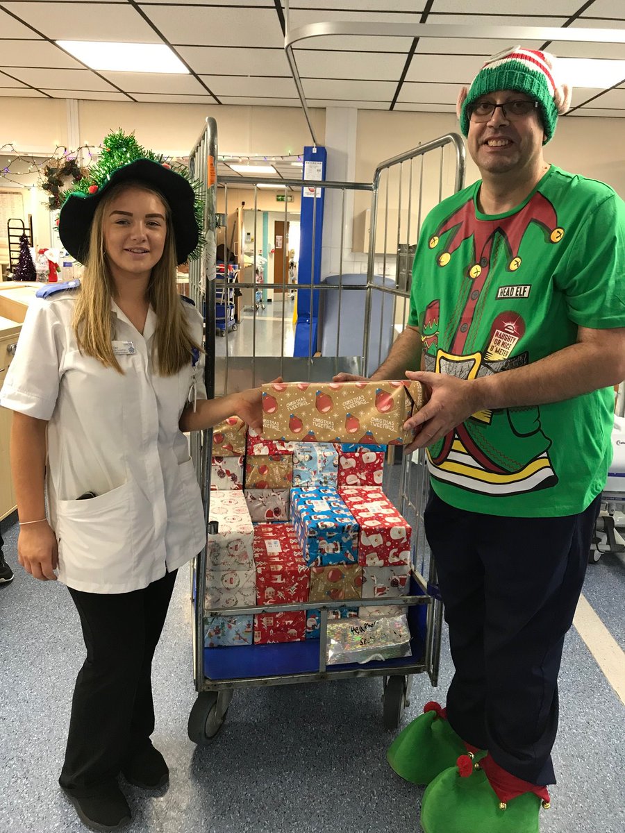 dementia_fh's tweet photo. Look out for out for Twinkle and Gumdrop our resident Wexham Park Elves who are handing our Christams presents this morning. Thank you so much to Reckitt Benckiser for their generous donations.❤️❤️@Dementia_Nurse_ @FHFTnursing @NeilDardisFHFT @FHealthCharity @PeterCl69808713 xx https://t.co/P7NTXOOE4Y