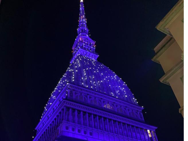 La Mole in blu spegne Merz: così il Comune svilisce  le Luci d’artista csera.it/def2512eej