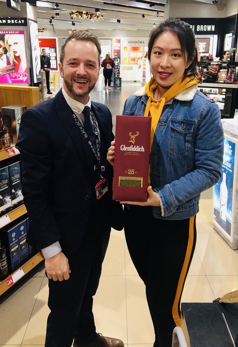 Amazing customer experience provided by Steve <a href="/thankevans4that/">Steve Evans</a> @BlackjackAgency on the <a href="/GlenfiddichSMW/">Glenfiddich Whisky</a> range in <a href="/manairport/">Manchester Airport</a>. Make sure to grab a bottle from the travel retail exclusive range for Xmas 😉