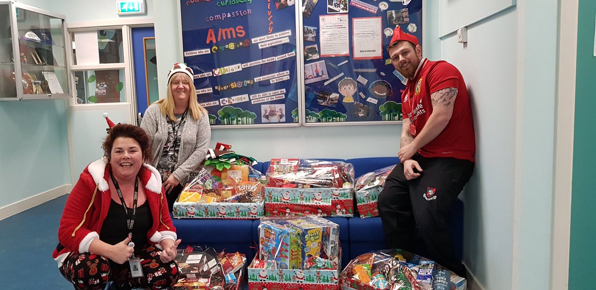 Misslee2903's tweet photo. A HUGE  thanks to  Tesco convenience Edinburgh who stepped in to donate food and money to support families of a local Edinburgh school #proud👍 @kaz_doherty @Bill2302 @Jadeforthewin https://t.co/IAdlFC6QQ3