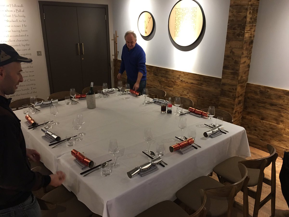 GordonFong's tweet photo. Obligatory works Christmas party photos from Friday at #mrmulligans golf in town (good fun, no kids around in the lunchtime!) and then at 1805 Chinese Restaurant for our private dining away (loved the whole roast duck). @Datacenta @emangotalk @XNetConsulting https://t.co/PbU4Va9NNU