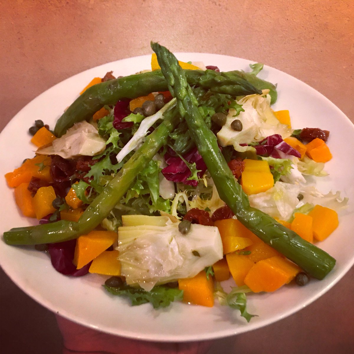 zialuciapizza's tweet photo. Salad Mondays 🥗 check our Large Salads and selection of #burrata for a great start of the week 💪 #zialuciapizza #wembley #islington #hammersmith #salads #healthy #saladlunch https://t.co/K2eajsItbd