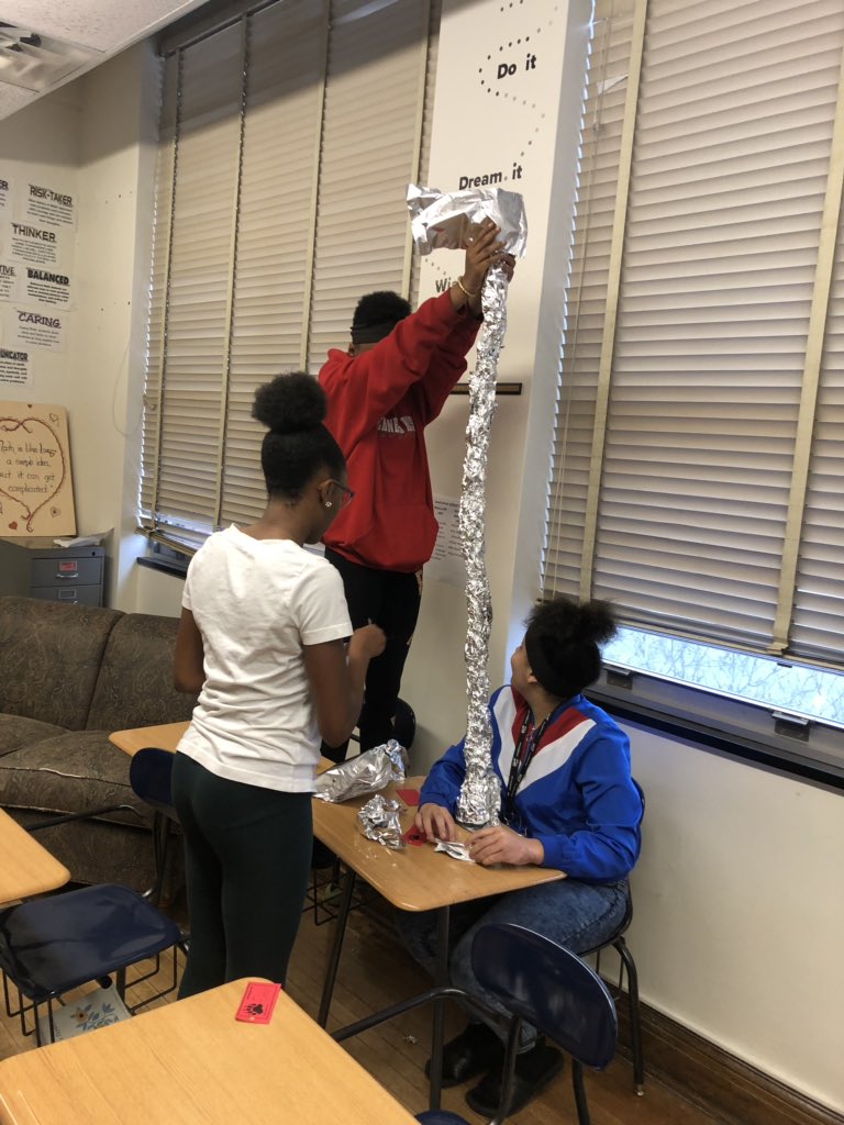 mdaws0413's tweet photo. Proud of our kiddos on steam day- the tower challenge- then flexible thinking and creativity with the aluminium foil and box. A great day with McK! @CRMcKinleyMS #steamrollin #STEAMDay https://t.co/YlQQtyZnf4