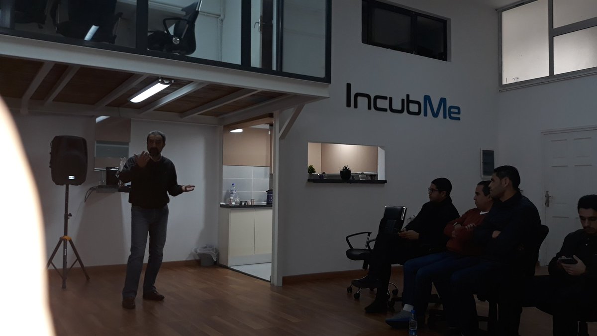 Youmeg3's tweet photo. Dans  le vif du sujet startup en algerie  avec Mr OUMNIA Kamel  
Spéciale dédicace  à notre prof #Tang Loaec
#efap #efap #mbadmbalger https://t.co/rzcx7IB2Zg