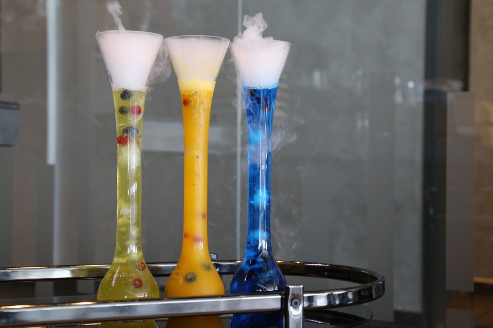 tresindkuwait's tweet photo. Experience distinctive mixology, exclusively at Trèsind Kuwait.

#Tresind #kuwait #mixology #evolutionoftresind #indiancuisine #kuwaitdinesout #passiongroup #kuwaitfoodies #modernistindiancuisine https://t.co/8naCy9VhMJ