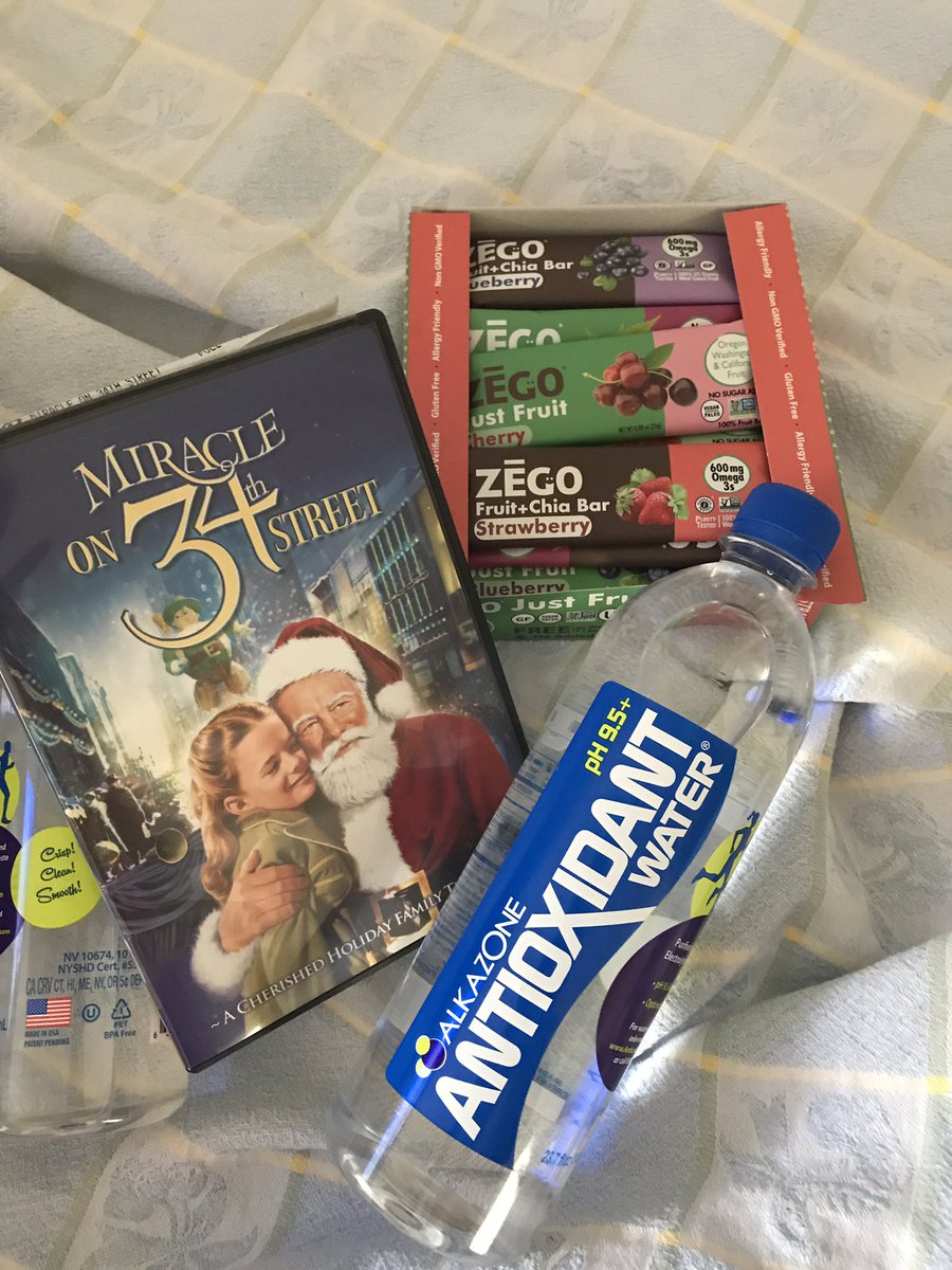 DrJeanetteND's tweet image. My #disasterkit post #homefire Thank goodness I had some radio #guest #samples that could support me after a home fire. #antioxidants in #alkazonewater was essential and #nutrients in @ZEGOFoods bars clean eating Thank you for these items!