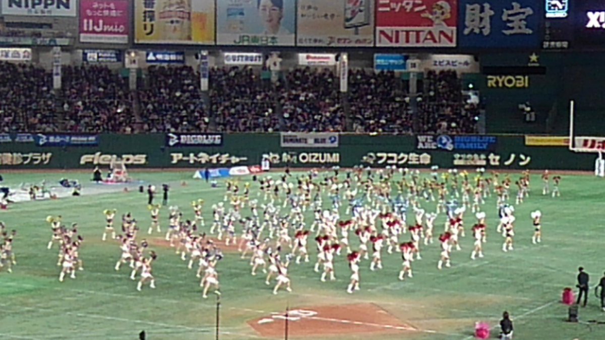 gfrush1's tweet photo. チアからのクリスマス☆プレゼントはラインダンス！
ハーフタイムはDA PUMPのごきげんだぜっ！とUSA。めっちゃ盛り上がった( ﾟ∀ﾟ)人(ﾟ∀ﾟ ) https://t.co/QcsFbctYbZ