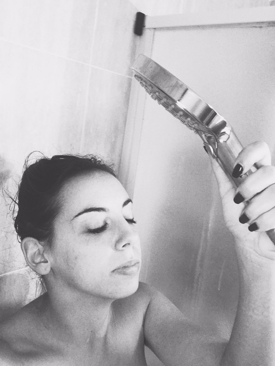 natialmeria's tweet photo. #PowderRain hora de la ducha para desconectar la mente 💆🏽‍♀️🚿🛁 https://t.co/w4zPiZnWBy