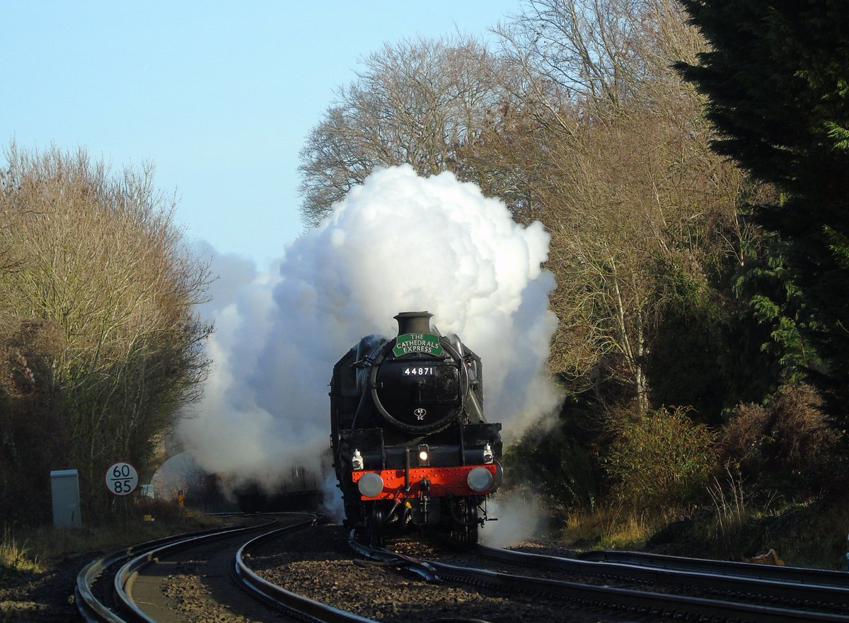 Pentahawk's tweet photo. What a wonderful sight!!! - A Steam Train (Black Five 44871) passing thru Rowlands Castle en route to #Yeovil this morning. @Steam_Dreams @steamtrainphots #steam #steamlocos #CathedralsExpress #Locomotive https://t.co/5KuxfMqrGP