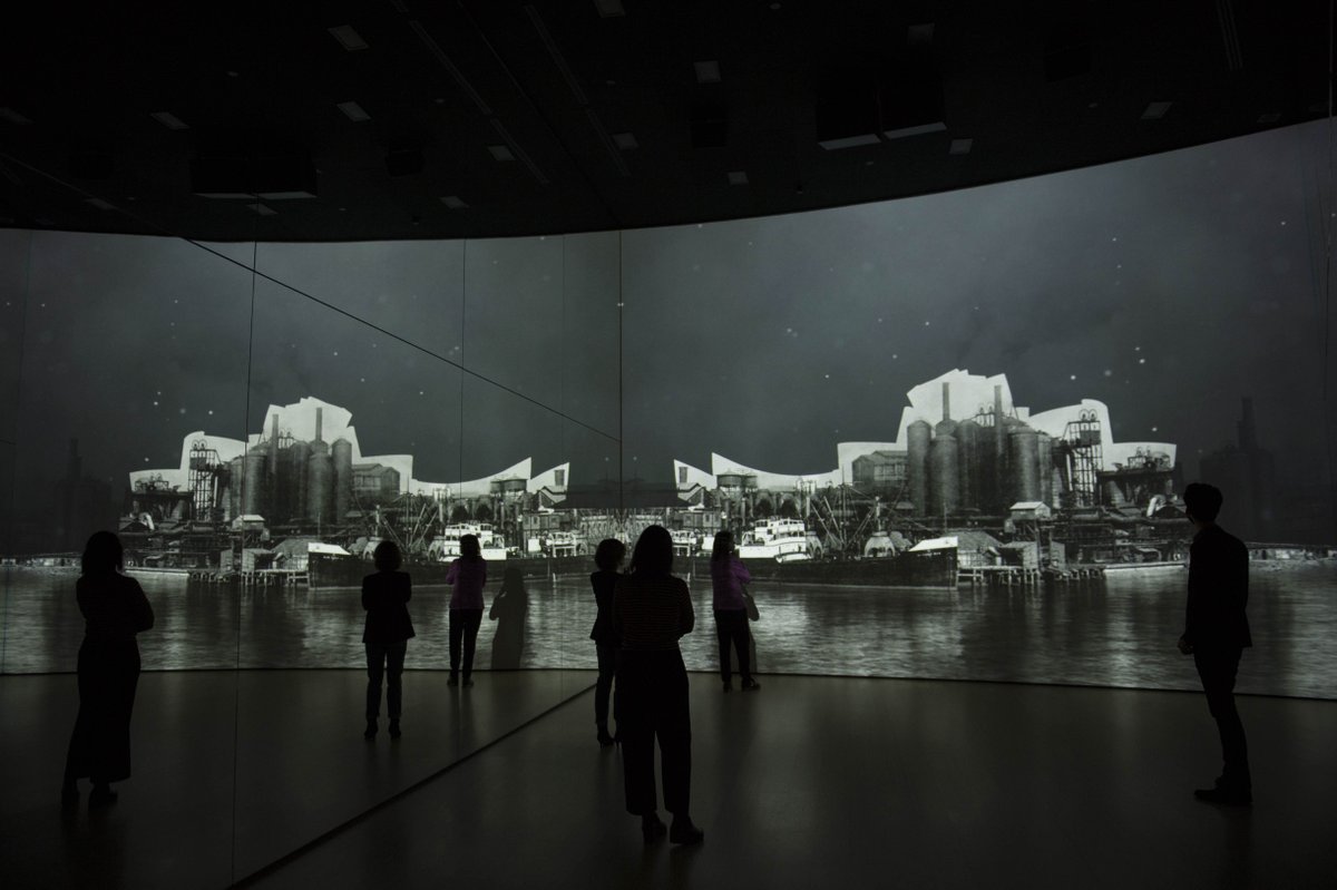 MuseoGuggenheim's tweet photo. El Museo Guggenheim Bilbao como nunca antes lo habías visto #ZEROGallery #Inauguración https://t.co/7eQAjBeVD4
