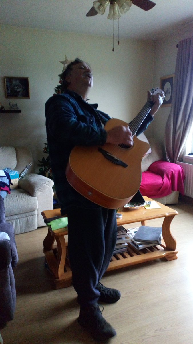 Mary1002's tweet photo. @rickoshea @RTEGold This happened when Maggie May came on, he got one of the guitars out #happyhusband #daytimegold https://t.co/Gw5YniVcVu
