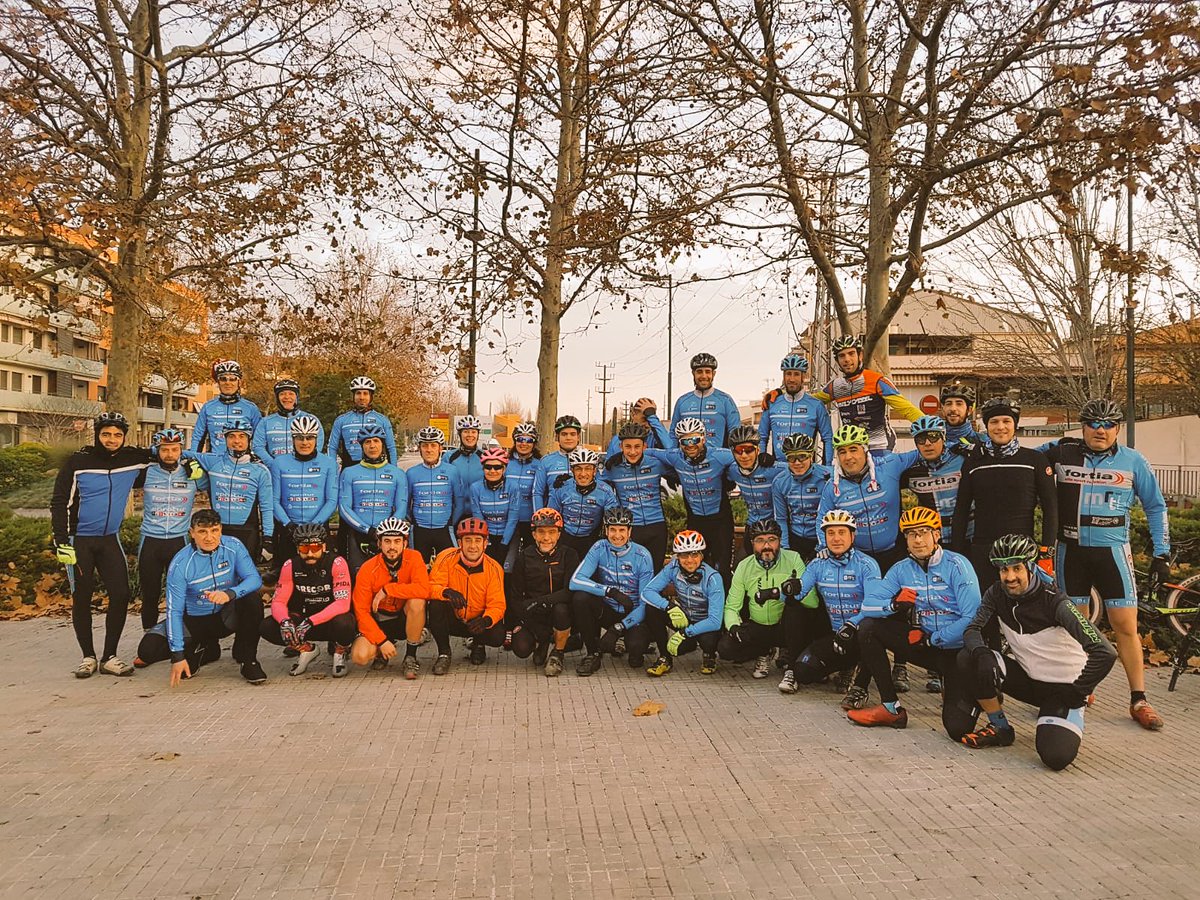 Ahir va tenir lloc l'esmorzar de Nadal MRT on vàrem tenir nou record de participació! 59 amics, socis i simpatitzants del club ens vam aplegar per desitjar unes bones festes i com no, passar una bona estona. 
MOLTÍSSIMES GRÀCIES!!
Pd: En breu album de fotos que n’hi ha moltes!