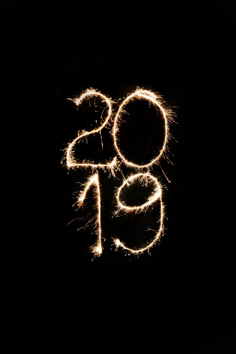 Heb jij al goede voornemens voor 2019? Wat dacht je van ontspannen je verhaal vertellen voor een groep? Schrijf je vóór deze donderdag in voor ons Sprekersmagazine en profiteer van feestelijke korting op de opleidingen Spreken met Impact en Go Storytelling bit.ly/2A5bN95