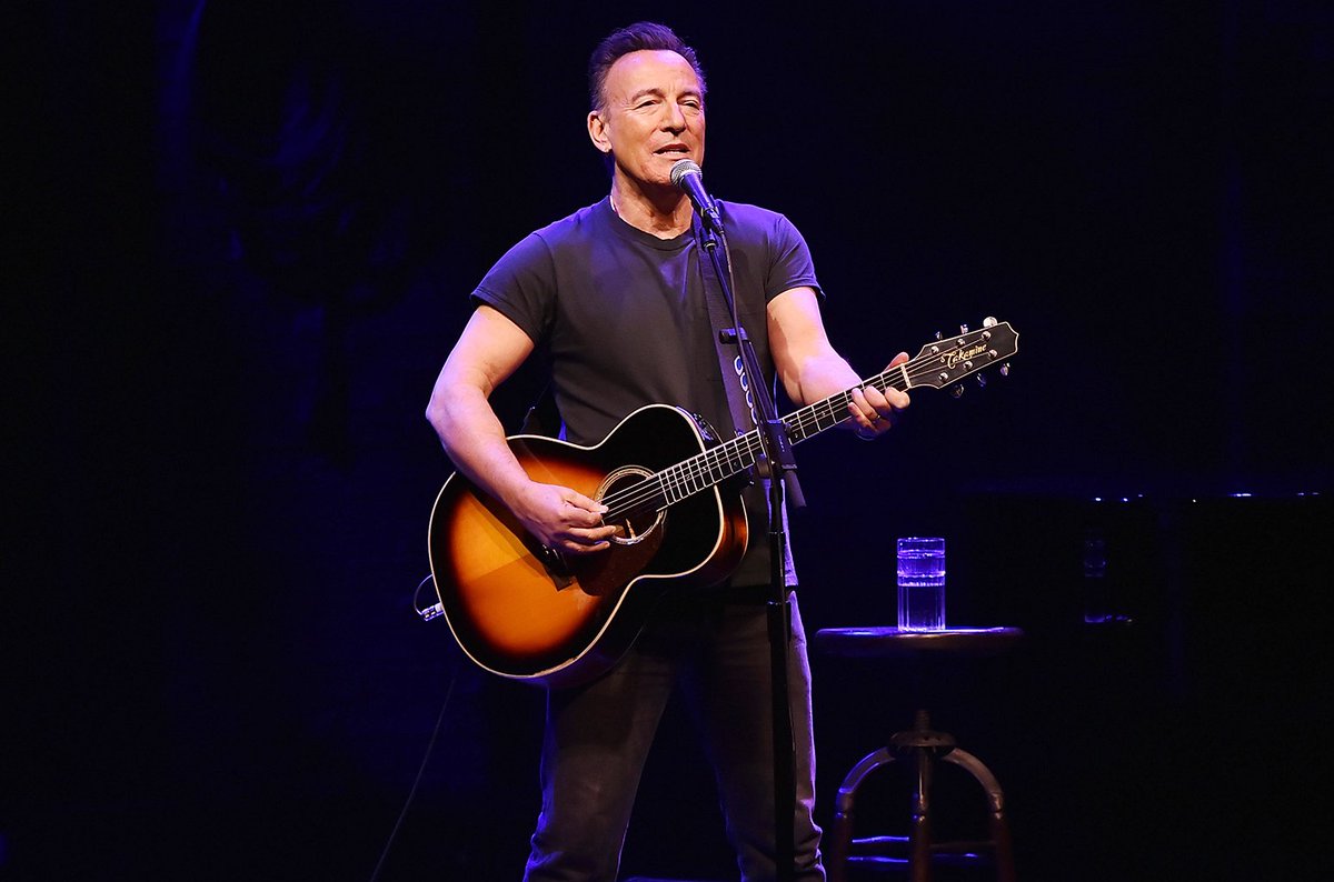 Beautifully shot and poignant to watch it captures Springsteen in a close up setting talking about his life in song. musicandgoodshit.com/music-news/net…