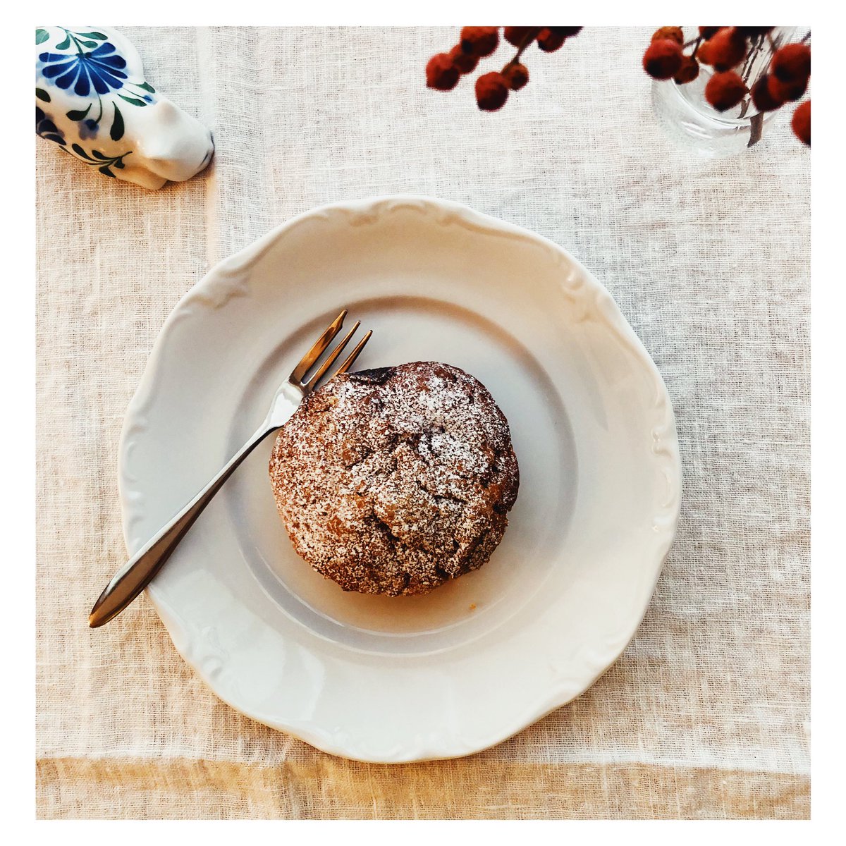 canaleight's tweet photo. レッスン 030

I found the perfect Apple Cinnamon Muffin - moist, tender and flavorful. 
完璧なアップルシナモンマフィンをみつけた。しっとり、柔らかで、��っても美味しいの

しっとり＝moist   
柔らかはsoftでもtenderでもOK。Flavorfulは風味が豊かと言う意味。

#英会話 #マフィン #りんご https://t.co/GibH11oc41