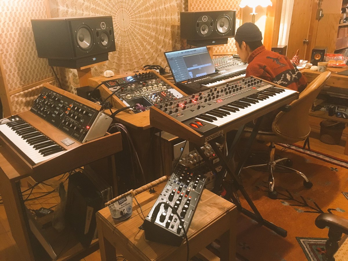 nagipan_jp's tweet photo. Evis名人と充実制作。スキル向上させていただいてます⤴︎いいアルバムになりそうです☕︎ #amida_studio https://t.co/BqGtiVhKDg