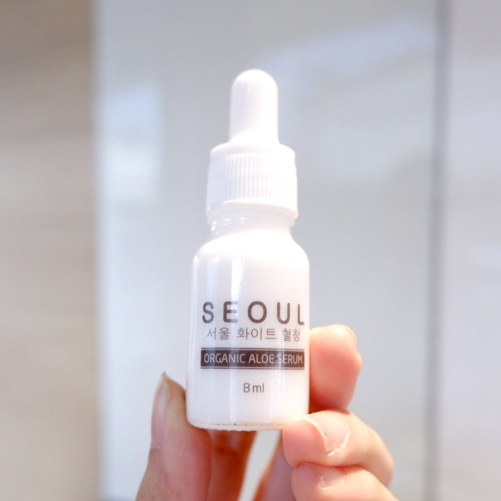 jenitalks's tweet photo. #ถูกและดี สิวผด ผิวติดสาร ใช้แล้วหาย ของSeoul Serum นี่มีคนบอกต่อมาเยอะมาก เป็นเซรั่มออแกนิค เน้นค.Organic 100% ผลิตโดยแพทย์ผิวหนังซึ่งพัฒนาสูตรนี้เป็นปี ใช้ส่วนผสมหลักเป็นว่านหางจรเข้ที่เข้มข้นถึง 200% เหลวเบา ใส ซึมง่าย ไม่มีสี ไม่มีกลิ่น ไม่มีพาราเบน ไม่มีแอลกอฮอล์ ไม่มีเมนทอน https://t.co/fDgCMjYrJF
