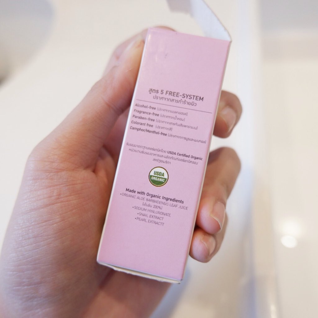 jenitalks's tweet photo. #ถูกและดี สิวผด ผิวติดสาร ใช้แล้วหาย ของSeoul Serum นี่มีคนบอกต่อมาเยอะมาก เป็นเซรั่มออแกนิค เน้นค.Organic 100% ผลิตโดยแพทย์ผิวหนังซึ่งพัฒนาสูตรนี้เป็นปี ใช้ส่วนผสมหลักเป็นว่านหางจรเข้ที่เข้มข้นถึง 200% เหลวเบา ใส ซึมง่าย ไม่มีสี ไม่มีกลิ่น ไม่มีพาราเบน ไม่มีแอลกอฮอล์ ไม่มีเมนทอน https://t.co/fDgCMjYrJF