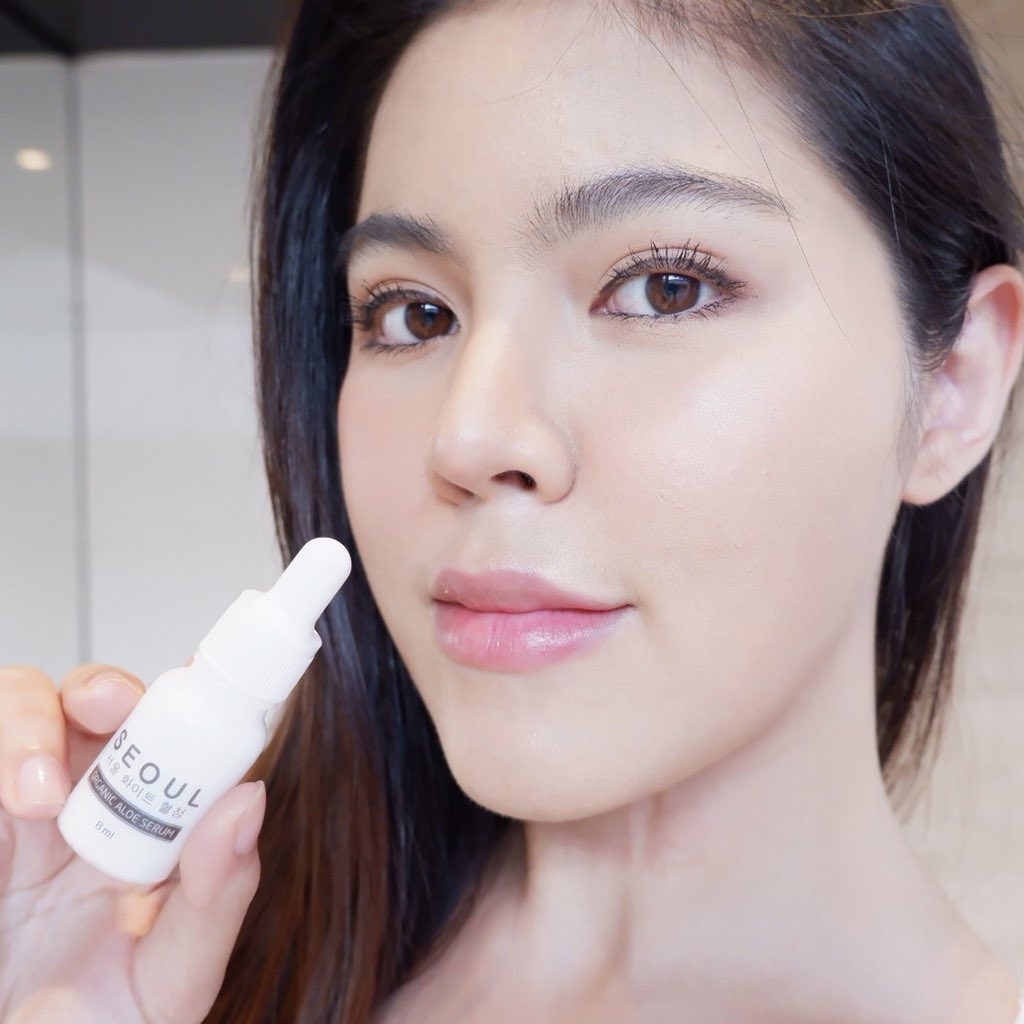 jenitalks's tweet photo. #ถูกและดี สิวผด ผิวติดสาร ใช้แล้วหาย ของSeoul Serum นี่มีคนบอกต่อมาเยอะมาก เป็นเซรั่มออแกนิค เน้นค.Organic 100% ผลิตโดยแพทย์ผิวหนังซึ่งพัฒนาสูตรนี้เป็นปี ใช้ส่วนผสมหลักเป็นว่านหางจรเข้ที่เข้มข้นถึง 200% เหลวเบา ใส ซึมง่าย ไม่มีสี ไม่มีกลิ่น ไม่มีพาราเบน ไม่มีแอลกอฮอล์ ไม่มีเมนทอน https://t.co/fDgCMjYrJF