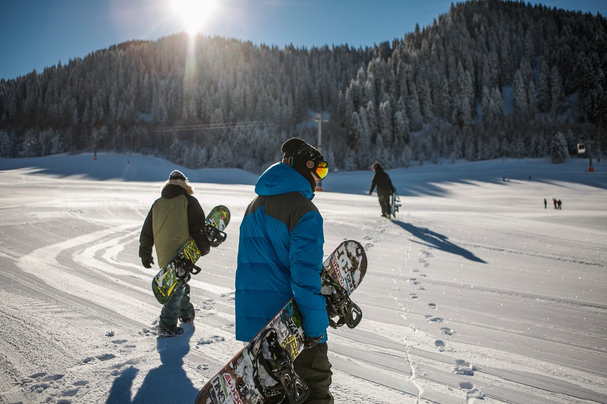 ParksideHosp's tweet photo. Do you want to increase your strength, flexibility and fitness, reducing your risk of injury and falls on your next winter sports holiday? 

Email physio@parkside-hospital.co.uk to enquire &amp; book your place at our fantastic #SnowFit classes - it's time to get fit for the slopes! https://t.co/8NjaQa1BhS