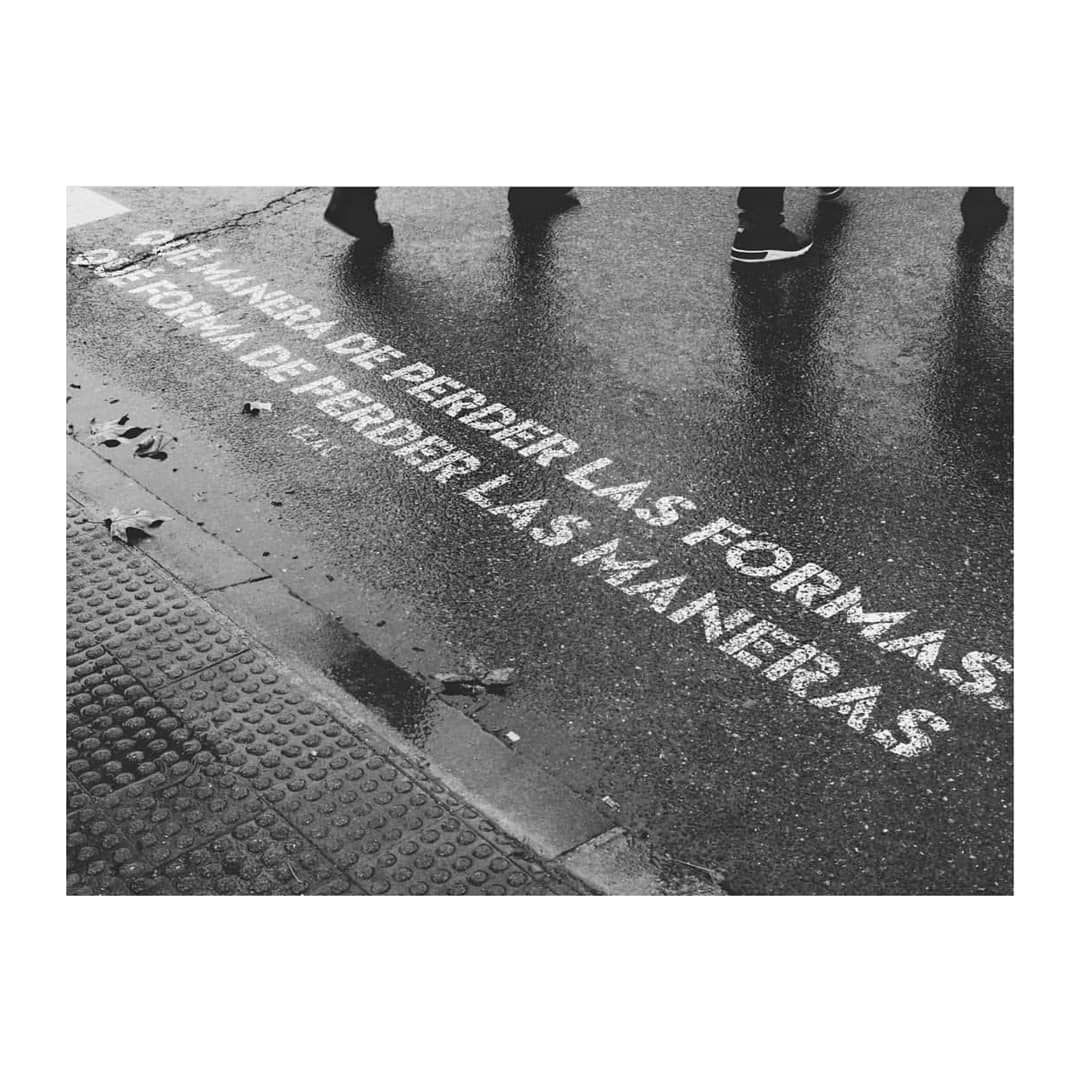 IZALmusic's tweet photo. Versos al paso: el equipo de #BoaMistura junto al Ayuntamiento de Madrid llenaron de poesía las calles con cientos de micro textos.

Estas 2 frases las podéis localizar en este mapa interactivo si ponéis “IZAL”: 
https://t.co/mlJDXgzfb7

📸Soraya LG y Andrea Azcona https://t.co/2asOtRE5kQ