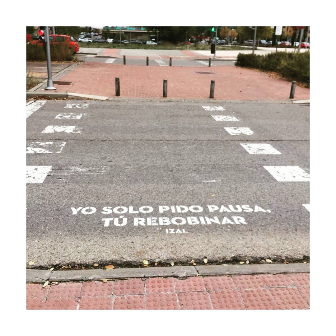 IZALmusic's tweet photo. Versos al paso: el equipo de #BoaMistura junto al Ayuntamiento de Madrid llenaron de poesía las calles con cientos de micro textos.

Estas 2 frases las podéis localizar en este mapa interactivo si ponéis “IZAL”: 
https://t.co/mlJDXgzfb7

📸Soraya LG y Andrea Azcona https://t.co/2asOtRE5kQ