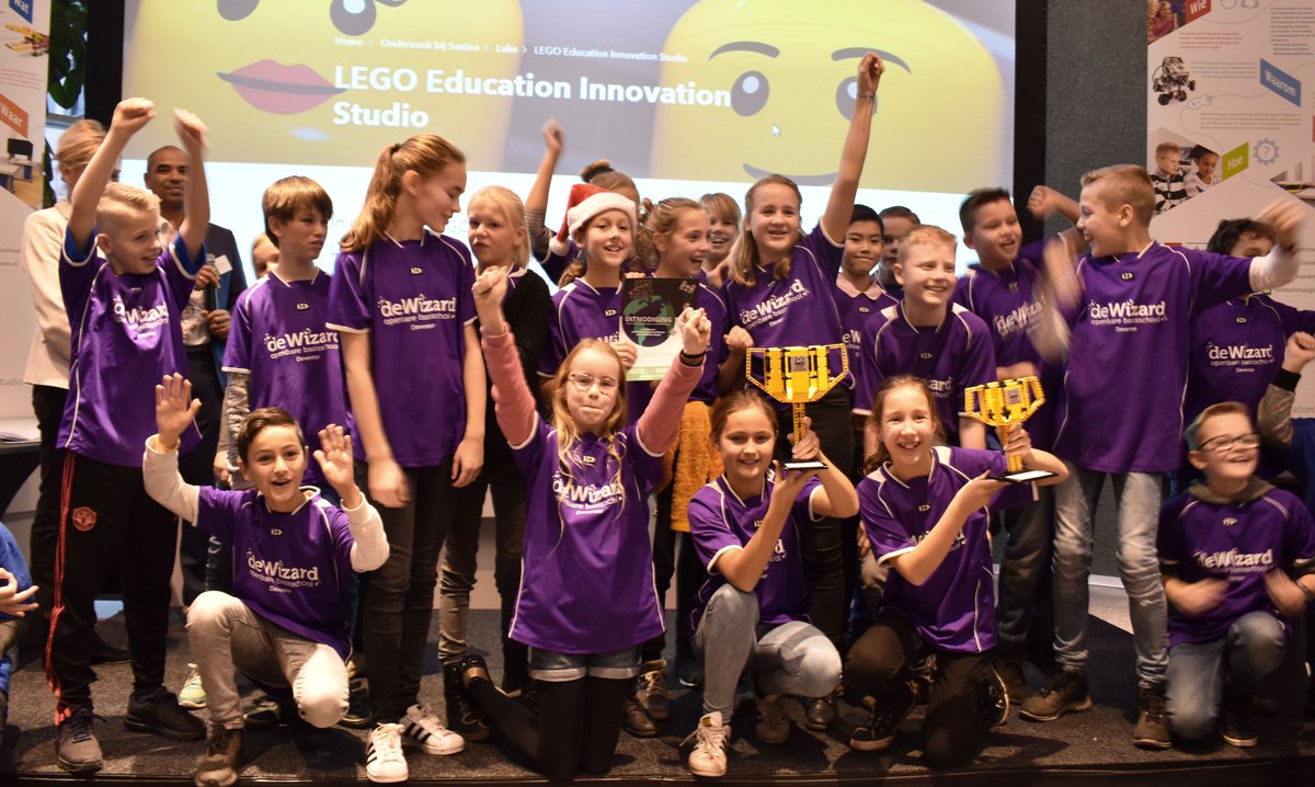 And the winners are... 🥁 Leerlingen van Obs De Wiz@Rd winnen de Stedendriehoek regiofinale van de First #LEGO League!🏆🥇
➡️bit.ly/2SUA1Kh

Van harte gefeliciteerd en veel succes tijdens de Beneluxfinale op zaterdag 16 februari in Eindhoven🙌#FLL #teamwork #techniek