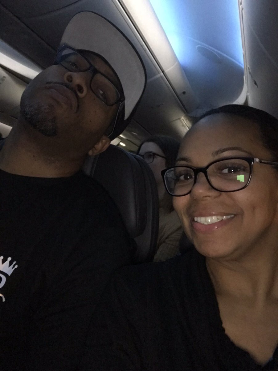 monique_nelson's tweet photo. ayyee! 🇨🇳🛫🇺🇸🛬 #FlightLife https://t.co/M2yLnj3FXE