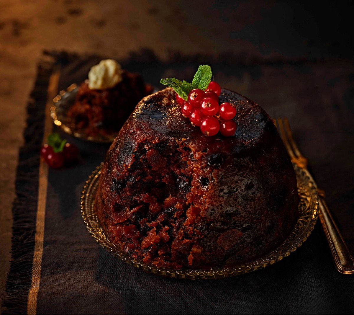 SimplyBetterDS's tweet photo. Great start to the week with three of our Simply Better Irish made festive treats featured in today’s @IrishTimesFood... our Irish Free Range Chicken Liver Pâté, Handmade Brandy Butter &amp; 9 Month Matured Christmas Pudding. Thanks @conor_pope for incl us in your Taste Test. https://t.co/Pvw4BE5obj