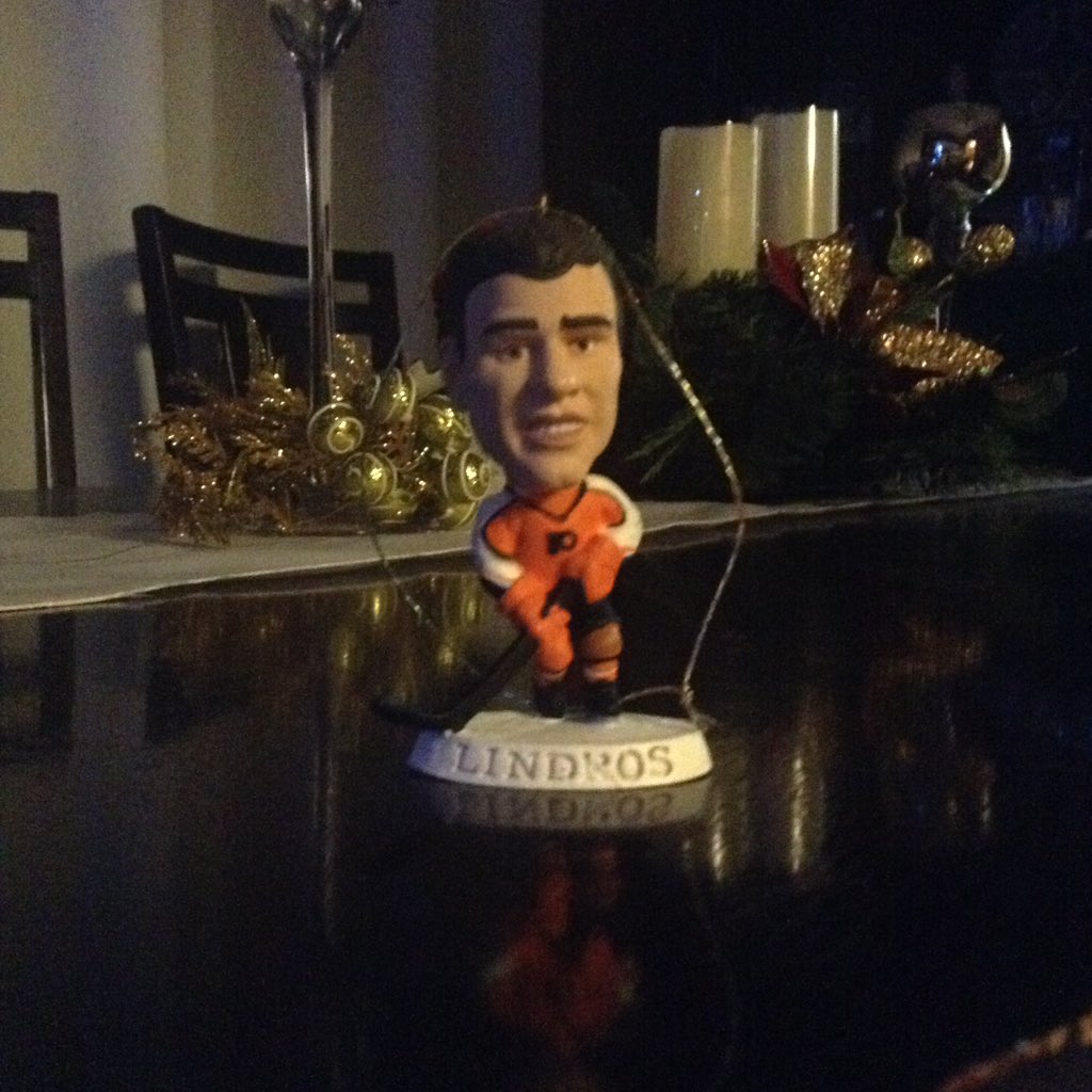 sandropacheco71's tweet photo. Look what I got in the mail. This just made my day. #MerryChristmas #Ornament #EricLindros #TheBigE #Number88 https://t.co/lBcrh8m9mv