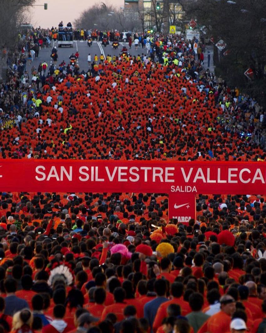 WomensHealthESP's tweet photo. Hoy, las embajadoras de #EnFormaMiForma son todas aquellas chicas (da igual su marca) que corren la San Silvestre, sea cual sea su ciudad.
No hay mejor plan para acabar el año... ¡Vamos guerreras! Foto @ssvallecana https://t.co/NBMTBPDsaX