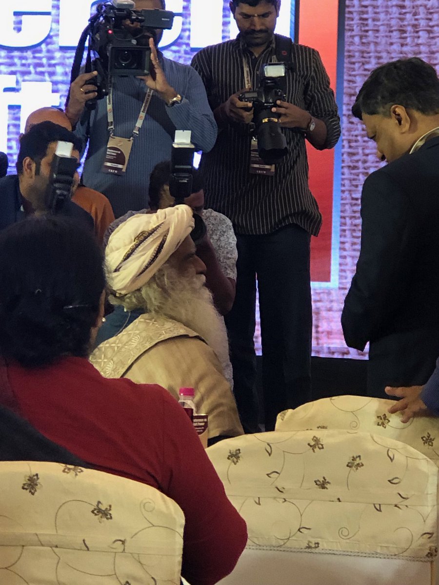 dimplekaul_in's tweet photo. #CSP2018 is off to an auspicious start with โฆ@SadguruJVโฉ ๐ https://t.co/Y4rpdkdpVM