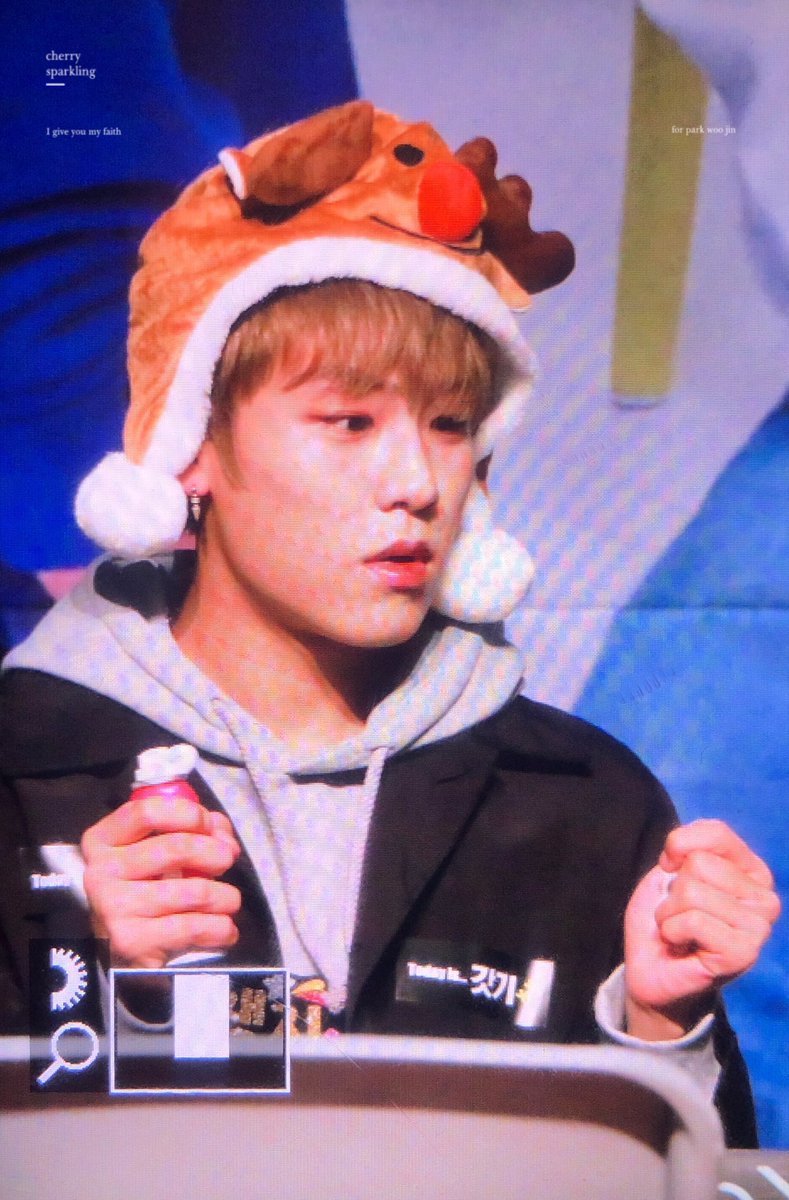 19991102_cherry's tweet photo. 181217 씨이앤 팬싸🍒✨
스프레이가 갑자기 훅 나와서 우들짝 놀란,, 오도 가도 못하는 두 호빵,,,
#박우진 #우진 #워너원 https://t.co/C0b5b0S33z