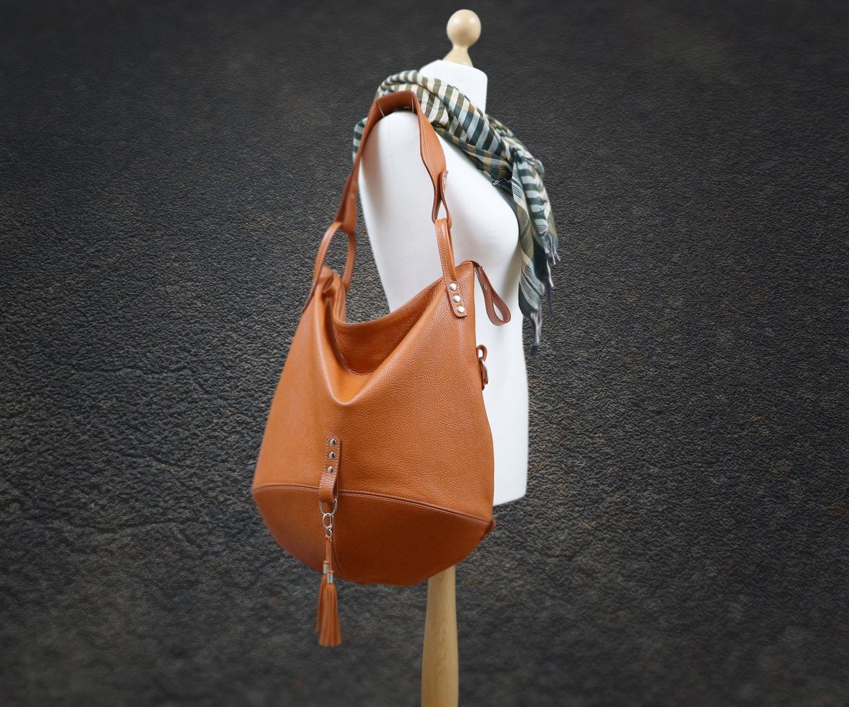 jamaika122's tweet photo. https://t.co/2pKFpFDLTq #leatherhobobag #bigorangepurse https://t.co/BniI1R3mr1