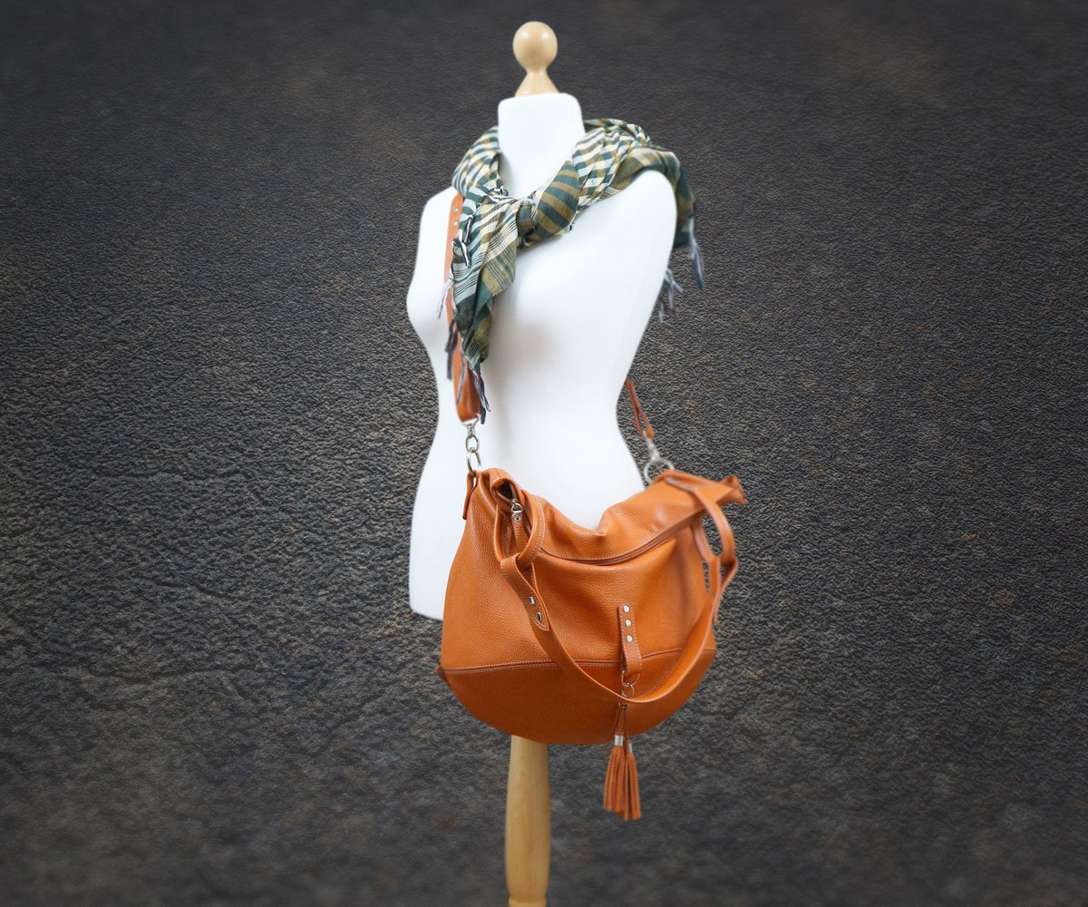 jamaika122's tweet photo. https://t.co/2pKFpFDLTq #leatherhobobag #bigorangepurse https://t.co/BniI1R3mr1