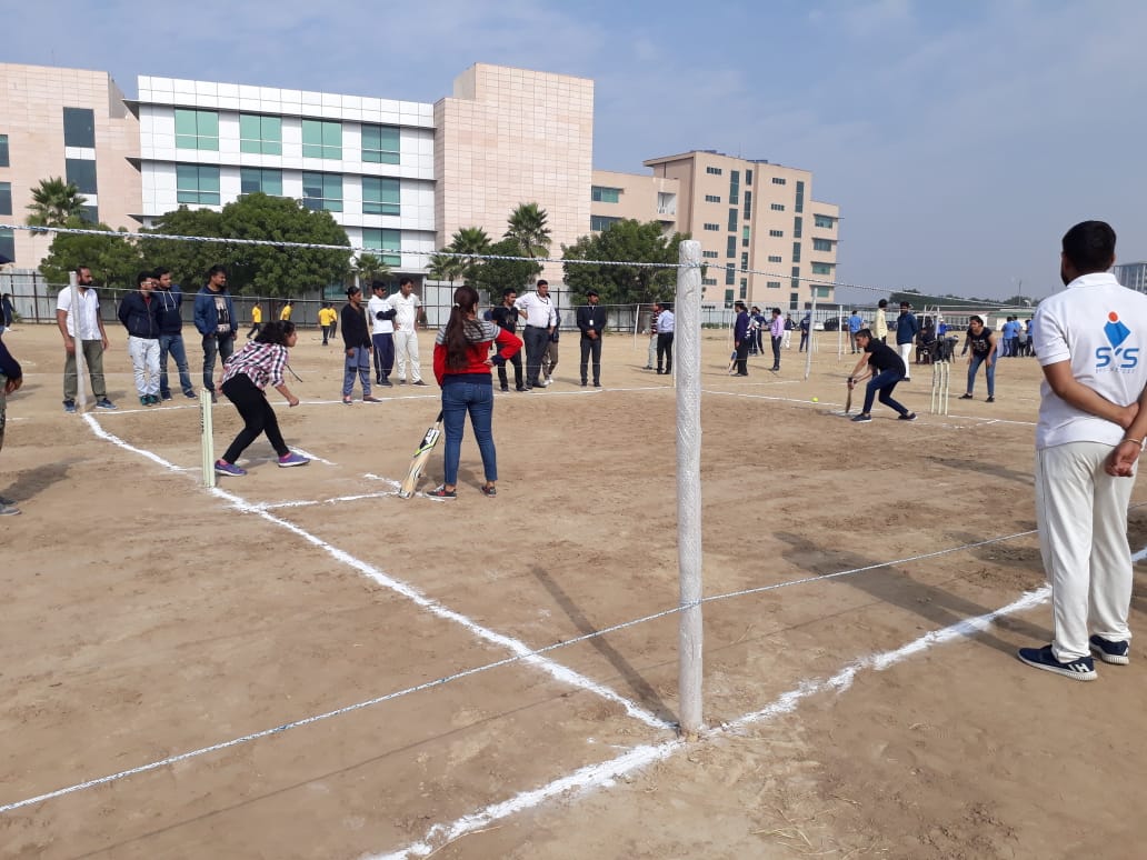 Mah_WorldCity's tweet photo. The much awaited 2nd edition of #MCL2018 Box cricket kick started on a high spirit at #MWC #Jaipur. The players were all geared up for a power packed day. Here are a few glimpses from the ground as the players put in their best foot forward to qualify for the next round. https://t.co/DWjLmSveiu