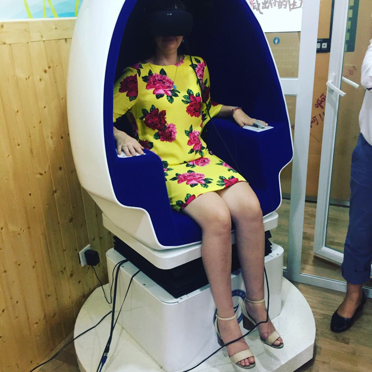 mindfulmissg's tweet image. Here I am in #China where I got to experience #wellbeingtech in action. Using #biofeedback and #VR the image on the screen changes according to your heart rate variability. For me #anxiety = rain, when I tried #mindfulness = sunshine! Kids use this in the school here. #cool