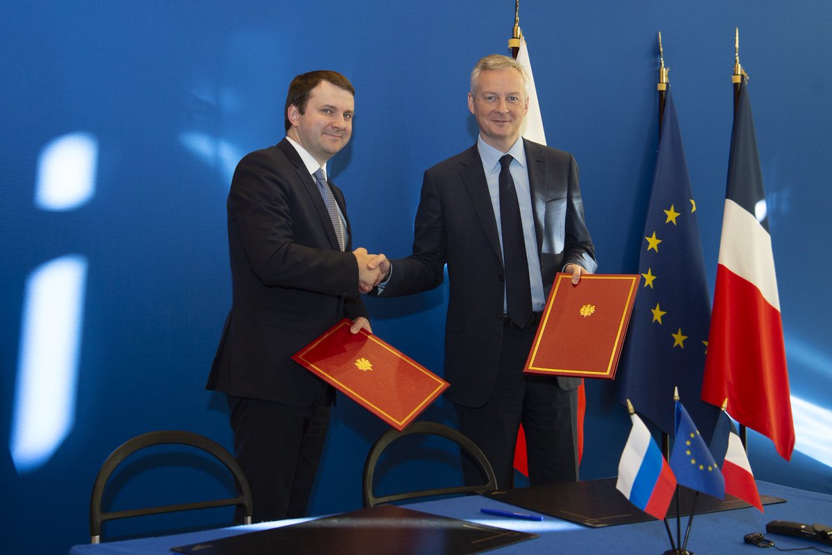 BrunoLeMaire's tweet photo. Avec mon homologue russe, Maxime Orechkine, signature de trois déclarations d’intention contenant 30 projets concrets pour renforcer notre relation économique. Trois domaines sont visés : la finance verte, les nouvelles mobilités et l’innovation https://t.co/lWQ3YNDmQI
