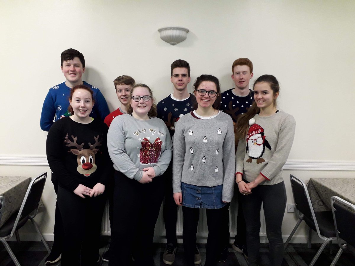 Last week the Hay Trophy took place at Perth. Kinross High School and Beath High School took part with Beath finishing 3rd and Kinross 6th. Well done to all!🥌 #kinrosscurling #kinrossjuniors #christmasjumpers