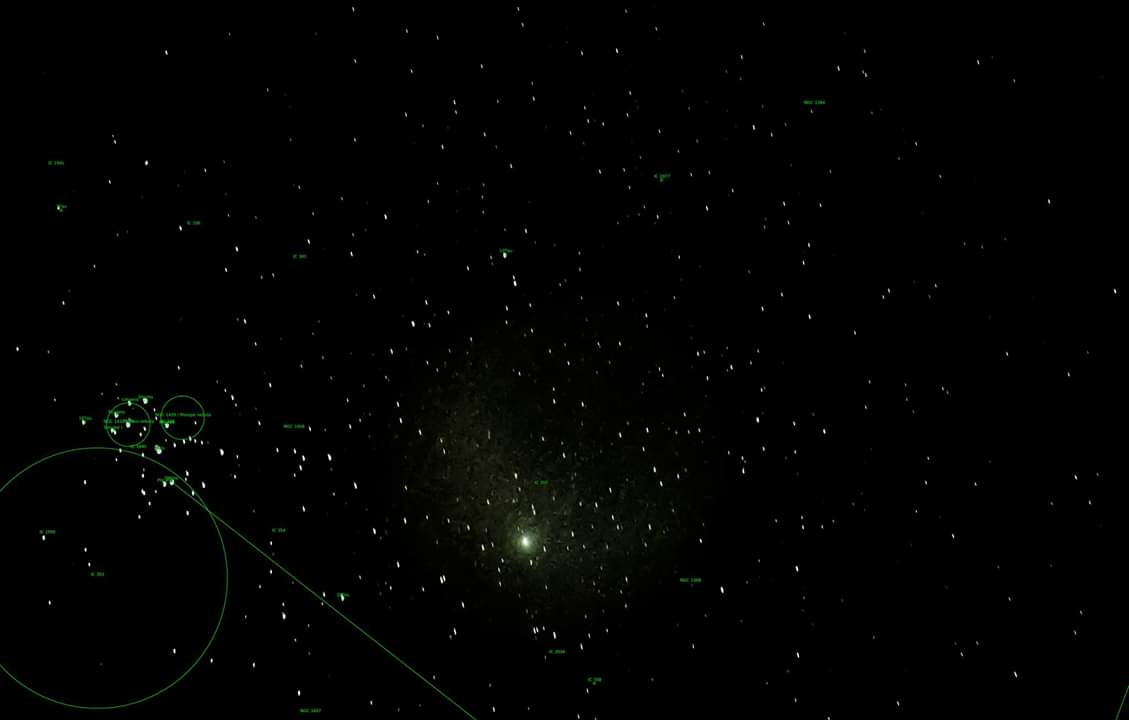 perezmaale's tweet image. Cometa Wirtanen y las Pleyades tomadas desde Medellín con lente 55 200 a 100 mm. Apilado en #deepSkyStacker