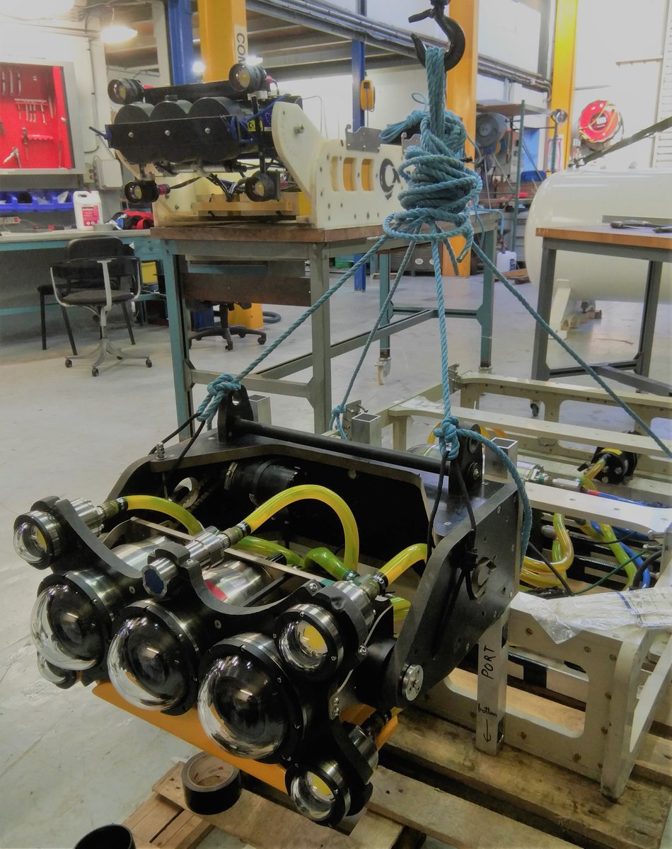 COMEX_officiel's tweet photo. Comex Innovation teams performed 3 symultaneous ORUS 3D project during the last weeks. In case you don’t know about ORUS3D services, please have a look here :
https://t.co/YgiLp6ekTa #ORUS3D #3DReconstruction #Metrology #SubseaPhotogrammetry #AccurateMeasurements https://t.co/O9h1SoW5XX