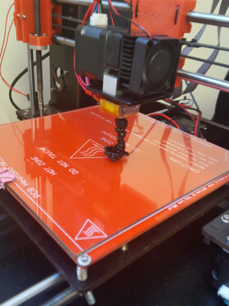 kloopk's tweet photo. 3D printer unattended fails. Can you tell me what it is yet? #3dprintfails #3Dprinting https://t.co/KdllLhkyHe