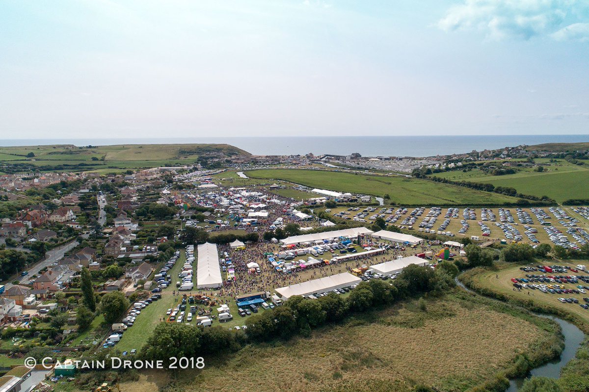 As the year draws to a close, I'm looking back fondly on 2018. Of particular enjoyment was this opportunity to film and photograph <a href="/TheMelplashShow/">Melplash Show</a>, one of the busiest ever! Read more about it and watch the video on my website: captaindrone.uk/2018/08/the-me… #DorsetHour <a href="/Dorset_Hour/">#Dorsethour</a>