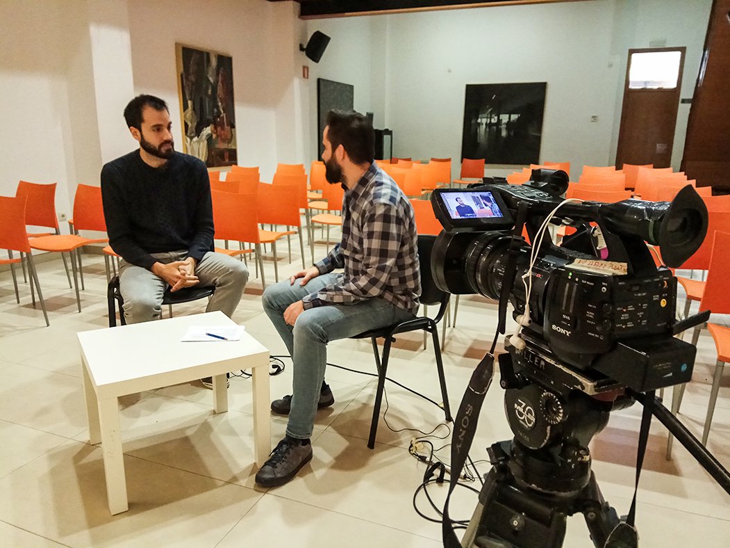 _AlexisLara_'s tweet photo. Hui he tingut una entrevista molt agradable amb @CarlosPla85 de #BercaTV📺, on hem pogut parlar amb tranquil·litat del primer any i mig de vida de @la_cocientifica i del primer reportatge audiovisual que estem preparant. Un plaer! https://t.co/5vrtiu5JRP